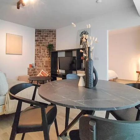 2 Bedroom In *