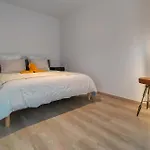 2 Bedroom In דירה